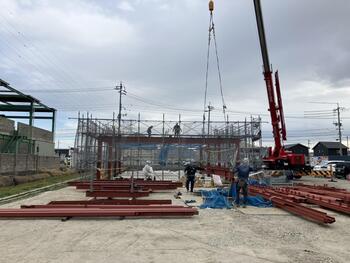 きゅう鉄骨建て方始め003.JPGのサムネイル画像