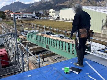 11屋根ガルバリウム合板フラットルーフはき001.JPG