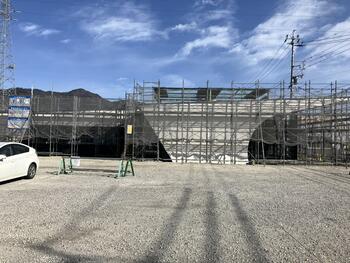 新社屋ストーリー㉒～外壁塗装完了＆大判ガラス取付～