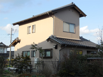 実際に施工された外壁の色を見て自宅の外壁色を決めました。