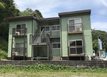 アステックペイントのリファインという塗料の低汚染性と遮熱性が気に入りました。