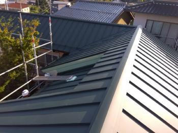 屋根カバー工法で工事をさせていただきました。